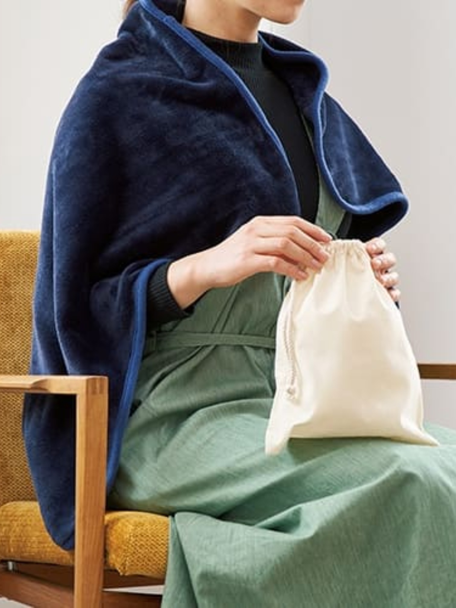 吸湿発熱ブランケット（巾着付）