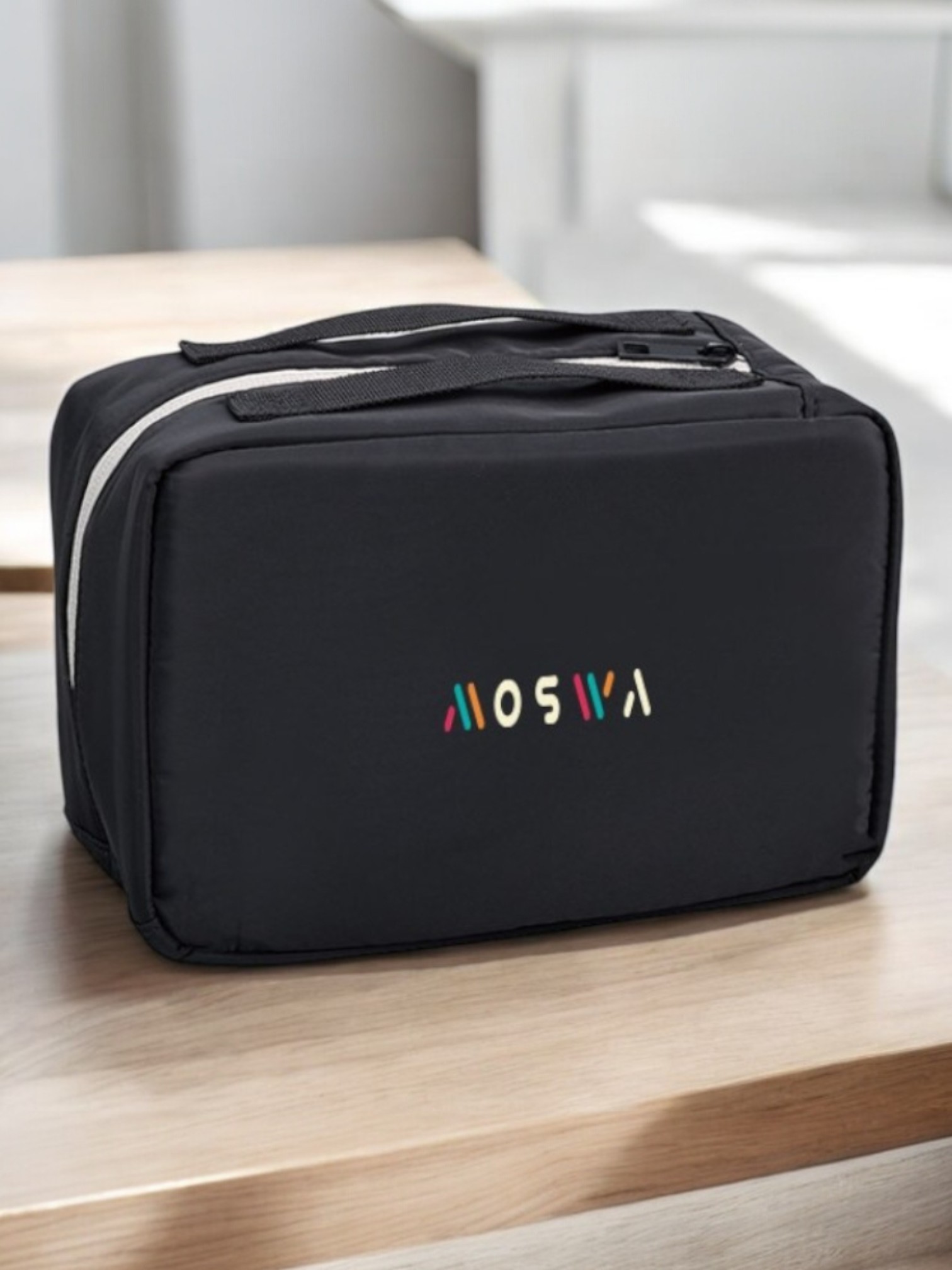 スマホが立てられるクーラーランチポーチ